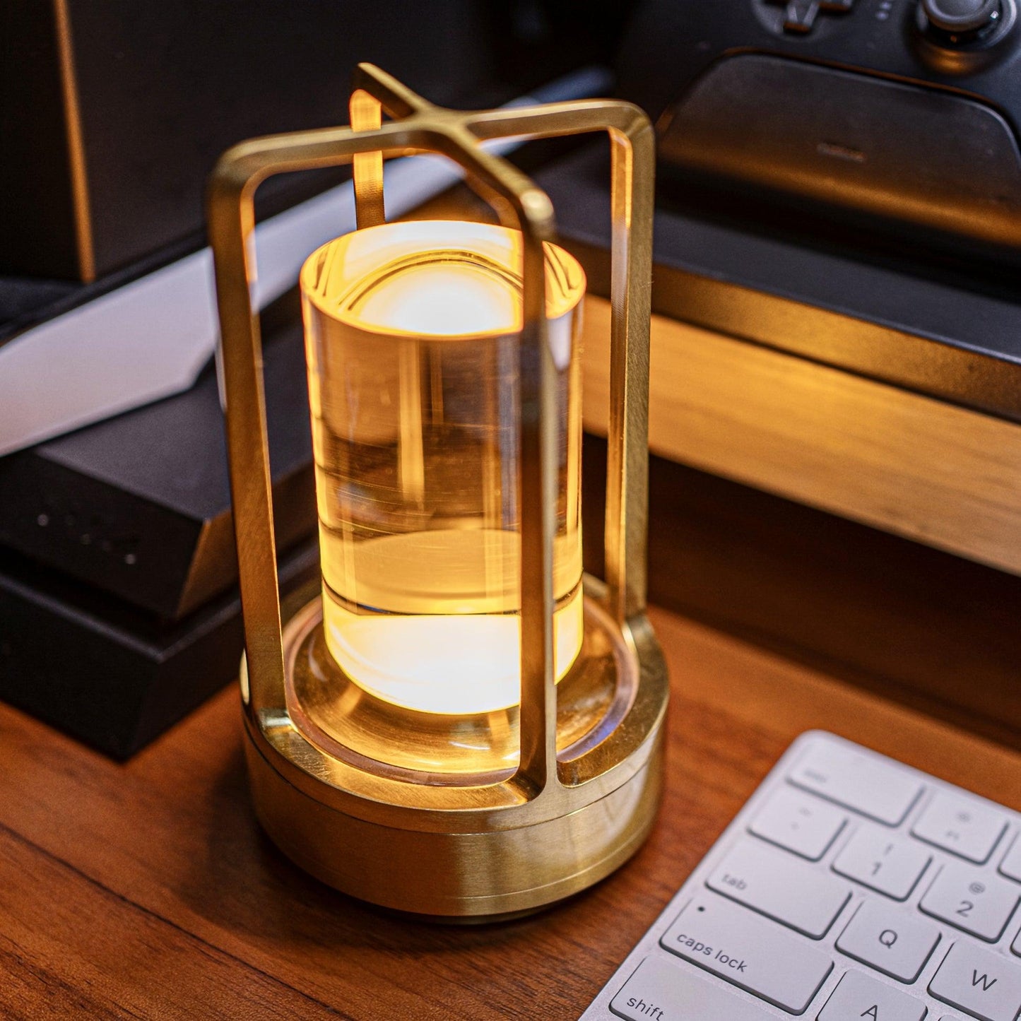 Japan Crystal Lantern - Lights Stockholm -Modern cordless LED table lamp with touch sensor – Lights Stockholm(Modern trådlös LED-bordslampa med touchsensor – Luminária de mesa LED sem fio moderna com sensor de toque – Moderni langaton LED-pöytälamppu kosketusanturilla – Moderne trådløs LED-bordlampe med berøringssensor – Moderne trådløs LED-bordlampe med touch-funktion – Moderna lámpara de mesa LED inalámbrica con sensor táctil – Moderne kabellose LED-Tischlampe mit Touch-Sensor)